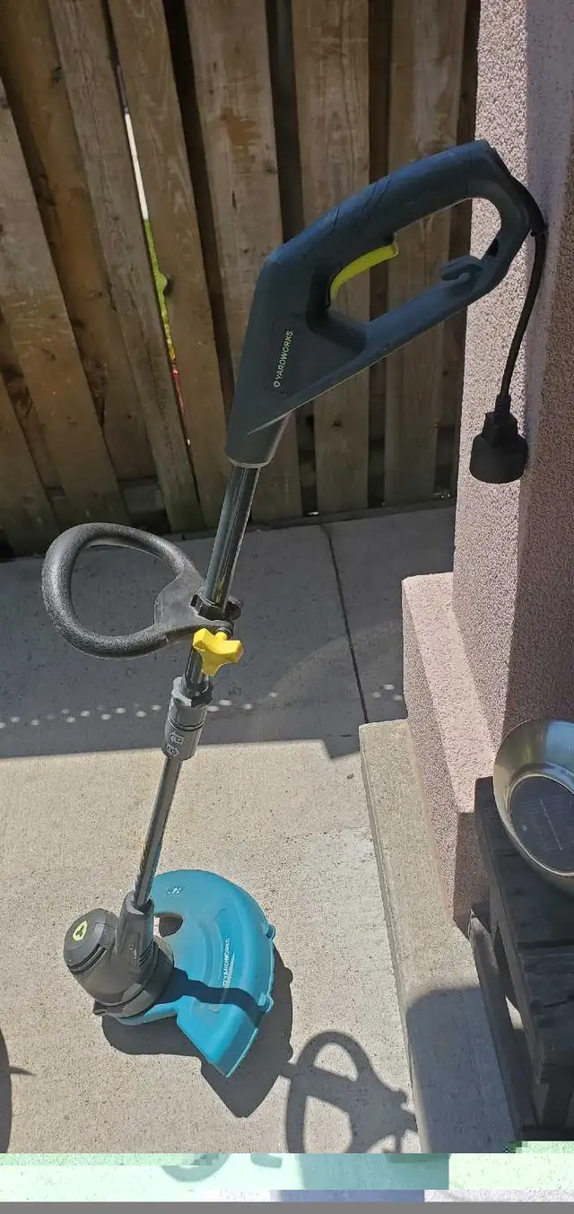 Yardworks and Ryobi Electric Weed Trimmer 14 in. in Lawnmowers & Leaf Blowers in City of Toronto - Image 10