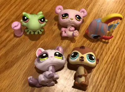 Littlest Pet shop lot will not separate Selling as lot only price firm Messiest Frog 898 Panda Bear...