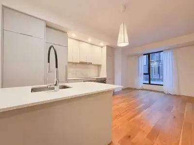 Ville-Marie | Disponible maintenant **English following below Moderne condo de 407 pi² au 2e étage d...