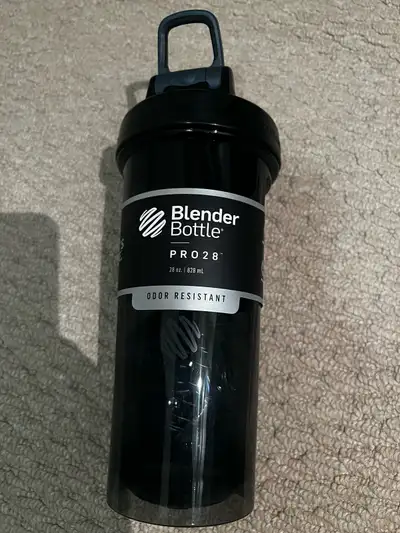 This Blender Bottle Pro 28 is perfect for mixing protein shakes and more, holding up to 28 oz. It's...
