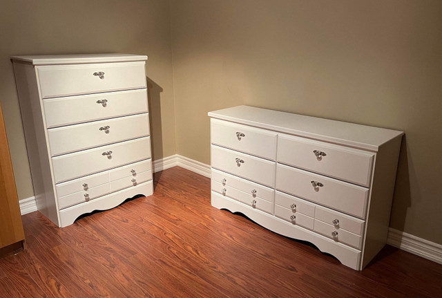 Girl’s 4 Piece Bedroom SetWhite with Diamond Shaped Knobs in Dressers & Wardrobes in Cambridge - Image 2