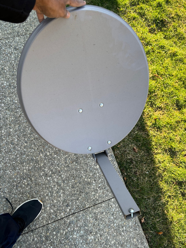 Satellite dish  in General Electronics in Hamilton - Image 2