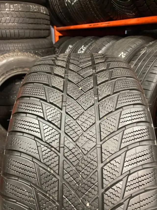 285/45R21 **2 USED RUNFLAT WINTER TIRES** BRIDGESTONE ~85-99% in Tires & Rims in City of Toronto - Image 8