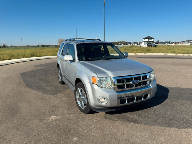2009 Ford Escape Limited in Cars & Trucks in Medicine Hat - Image 2