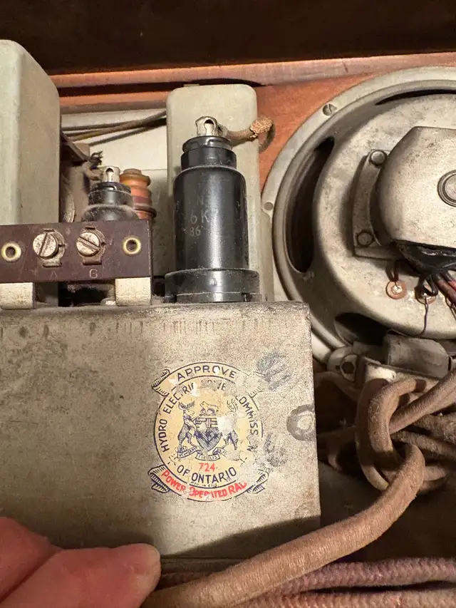 antique Marconi radio. in Other in City of Montréal - Image 4