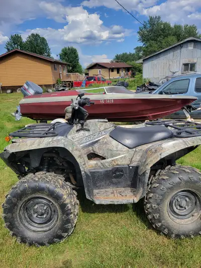 2016 Yamaha grizzly 700. New winch New belt New top end Fresh oil change Tires are still in good sha...