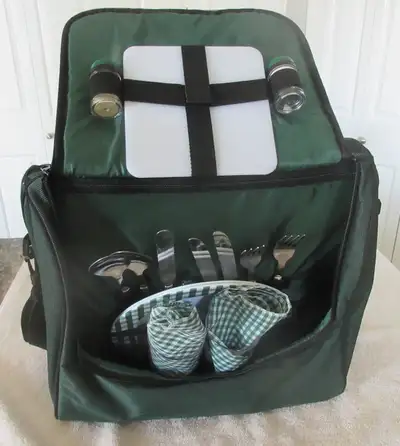 Very nice Picnic Basket for 2., View more