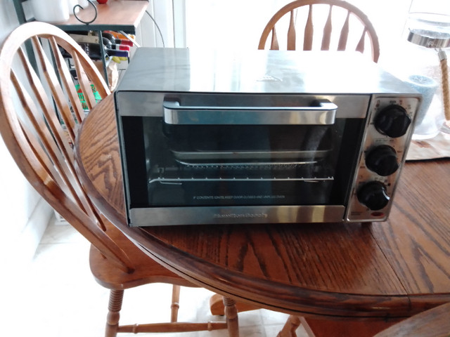 Hamilton Beach Toaster Oven in Toasters & Toaster Ovens in Peterborough - Image 2