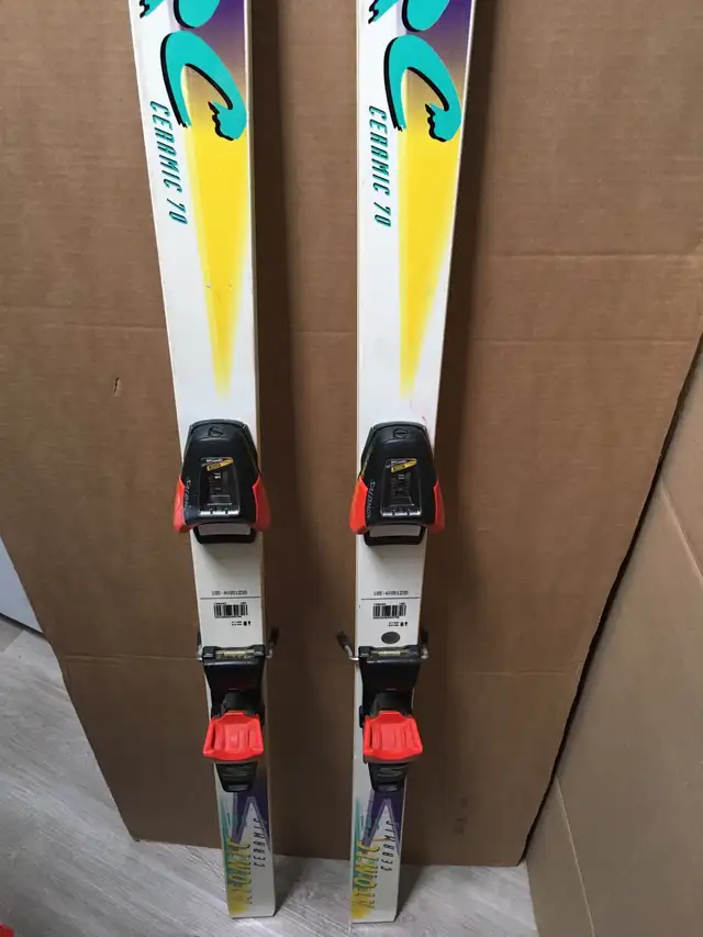 Mountain skis in Ski in City of Montréal - Image 9