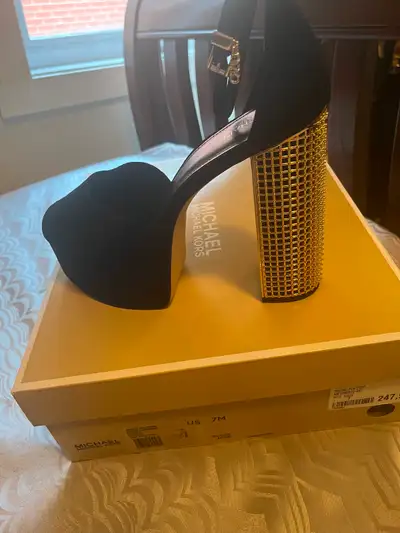 Michael Kors shoes NEW size 7, View more