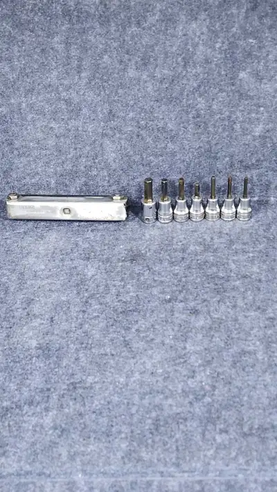 GOOD USED CONDITION 5/16, 1/4, 7/32, 3/16, 5/32, 9/64, 1/8" ALSO INCLUDES THE FOLDING ALLEN KEY SET...