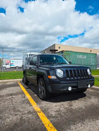 Caractéristiques principales : - Seulement 95 000 km – Faible kilométrage pour son année! - 4 roues...