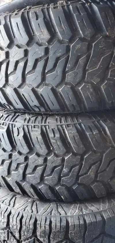 33x12.5x18 tires almost new 2 matching for $250 total Excellent condition like new