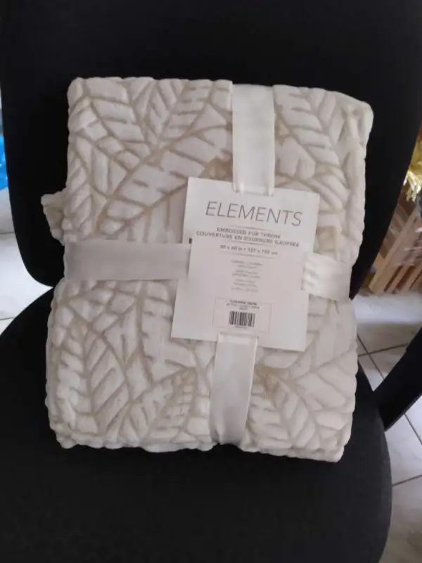 DOUDOU BLANKET NEW   $10  50X60 SHAWINIGAN SUD