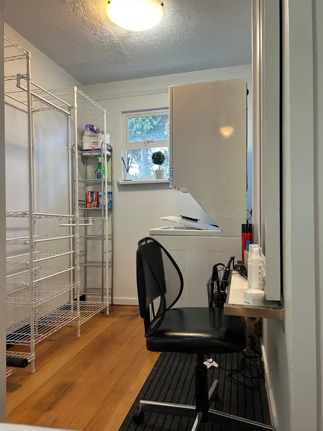 Fairfield Cottage Fully Furnished/All Utilities Included in British Columbia in Canada - Image 7