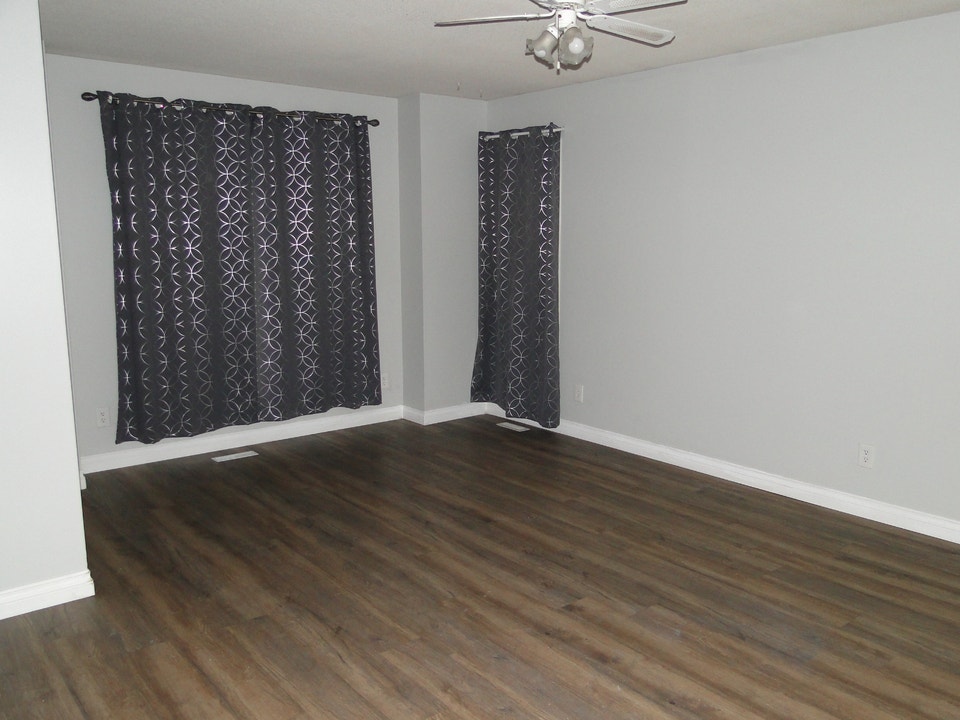 Three bedroom house for rent in Calder 3