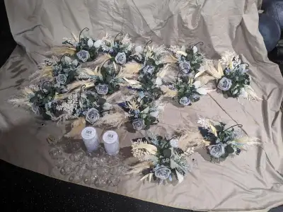 Wedding Decor as per the photographs! Price Negotiable There are: 8 wooden lanterns 2 metal lanterns...