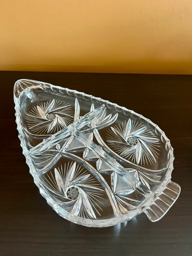 Vintage 1960s pinwheel crystal service dishes in Arts & Collectibles in City of Montréal - Image 7