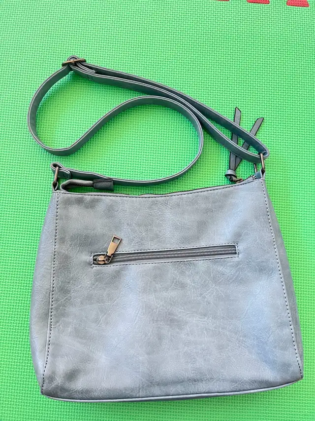 Woman’s Sam and Hadley Handbag  in Women's - Bags & Wallets in City of Toronto - Image 3