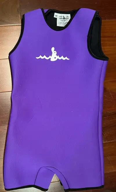 Warm Belly brand wetsuit size M. See web site for sizing info. https://warmbelly.com/ Size M is appr...