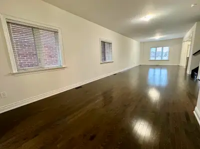For Rent - 4 Bedroom, 3 Bathroom Detached Home In Bradford, ON