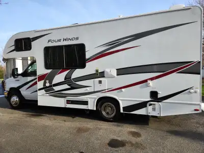 2023, 24 foot class C Thor motor coach fourwinds 22E, ford F350 chassis, tv with adjustable wall mou...