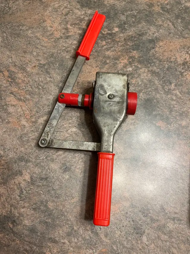 Single lever Wine corker in Hobbies & Crafts in Mississauga / Peel Region - Image 3