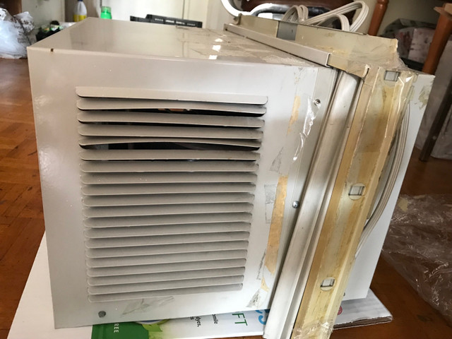 Window Air Conditioner  in Health & Special Needs in City of Toronto - Image 4