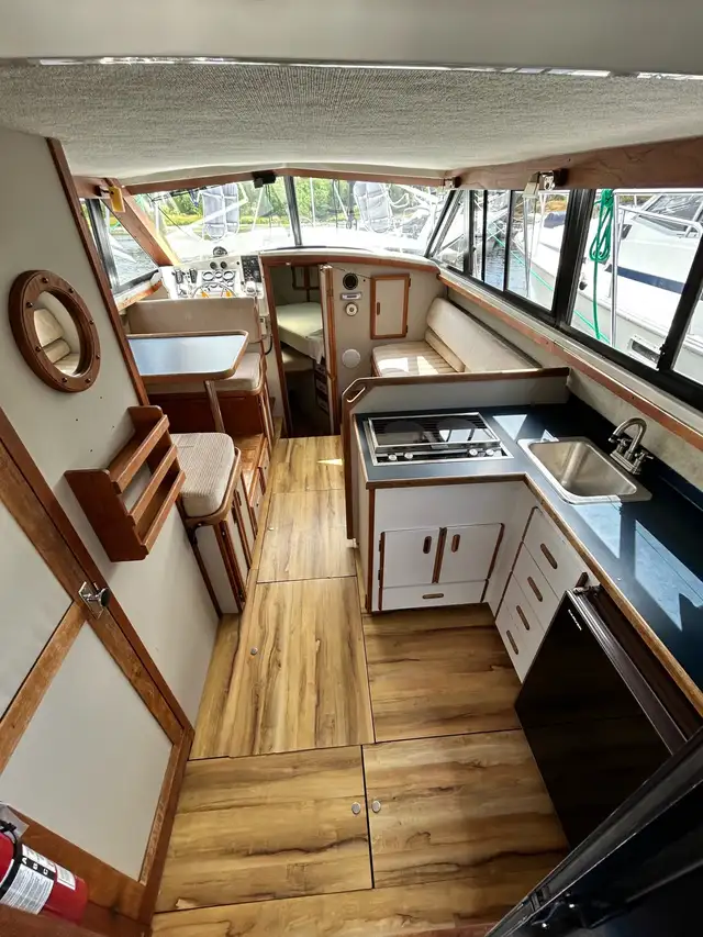1986 Carver Voyager 2827 in Powerboats & Motorboats in Saint John - Image 3