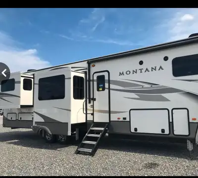 Located in Glenwood, Ab . Excellent Condition 2020 Montana 3790rd. Under 2000km , well maintained. T...