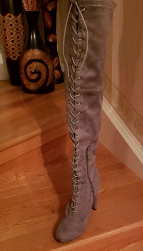 Grey Boots, Size 9 in Women's - Shoes in Kitchener / Waterloo - Image 2