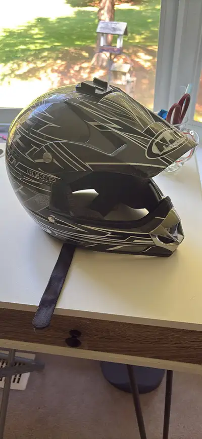 Has some scratches but not the worst, and the last photo, it’s not broken it’s just missing the bolt...