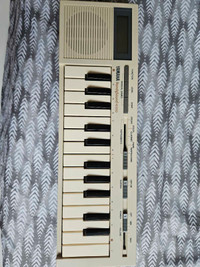 Yamaha HandySound HS-500 Electronic Keyboard