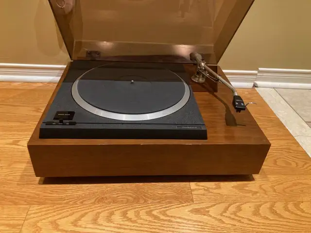 Technics SP-20 turntable with Fidelity Research tonearm in Stereo Systems & Home Theatre in Mississauga / Peel Region - Image 3