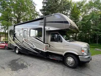 Motorisé Class C Forest River Forester 2691S 2014 – Full Paint – Équipement Solaire – Winter Package...