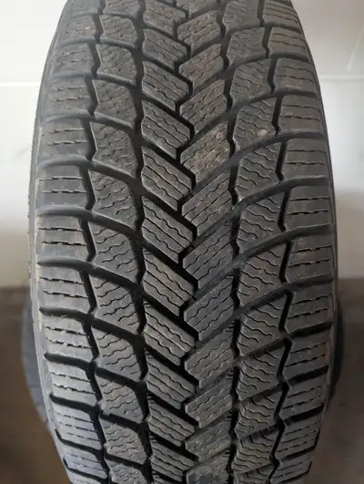 215/65R16 Michelin X-Ice Snow Winter Tires – Set of 4 Selling a set of 4 Michelin X-Ice Snow winter...