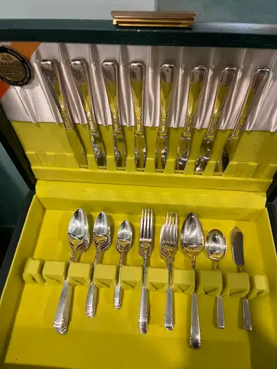 Silverplate Rogers Cutlery Set