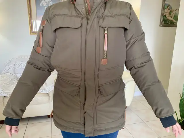 New Women’s parka Sorel - size M in Women's - Tops & Outerwear in Kitchener / Waterloo - Image 5
