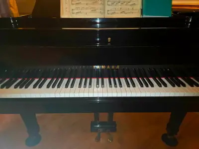 Yamaha 6.1 foot medium grand piano polished black ebony, View more