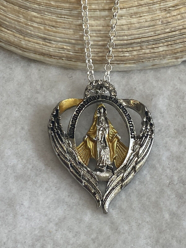 Unisex!!!BeautifulMotherMaryWingedHeartSilverNecklace❤️ in Arts & Collectibles in City of Toronto - Image 3