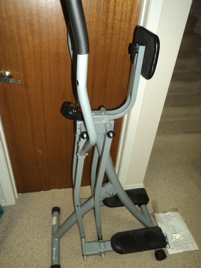 SUNNY SF -E902... Air walker trainer.. Exercise computer. Like new...