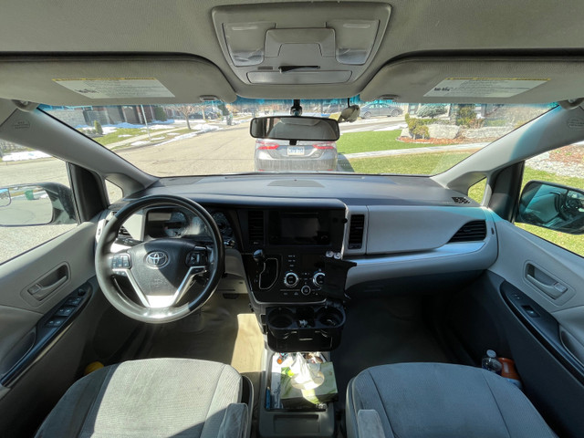 Toyota minivan  in Cars & Trucks in Mississauga / Peel Region - Image 4
