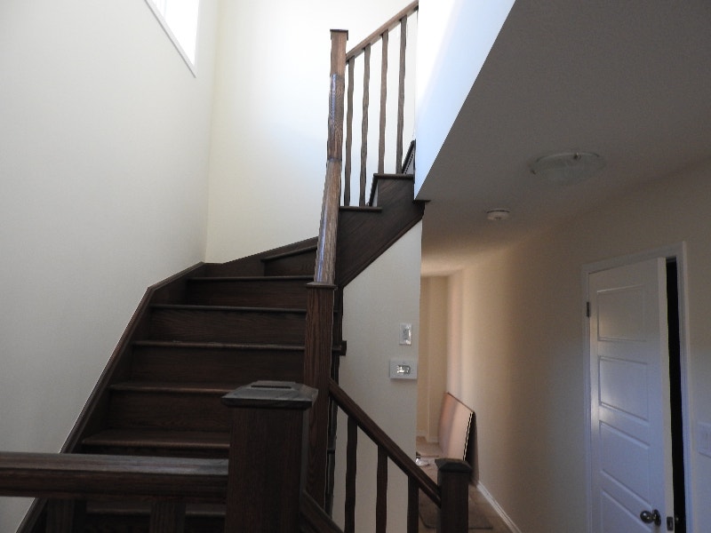 2 Bed Room House for rent at QEW/McLeod, Niagara Falls Long Term