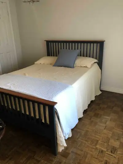 Room available for rent in 4 bedroom townhouse. Close to amenities like jane and finch mall, york un...
