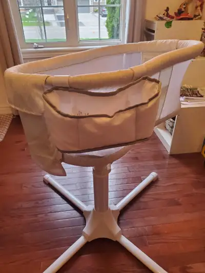 Halo Bassinest Swivel Sleeper. Used but still in very good conditon. Minor stains. Bassinet is remov...