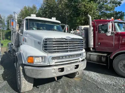 2007 Stearling dump truck C15 twin turbo 18 speed eaton fuller transmission steel box 667,000 kms al...