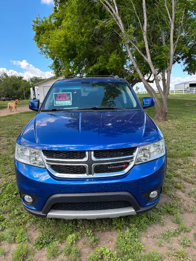 Great everyday SUV. Easy fold down third row seats for extra cargo. 3.6L V6 keyless entry. Backup ca...