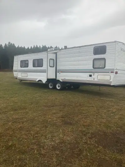 Tows great gd tires heavy tandem axles with heavy wheels great for tiny home project etc gd frame so...