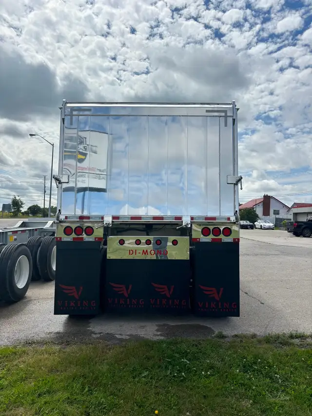 2026 Viking Tri-Axle Gravel End Dump in Heavy Equipment in Hamilton - Image 5