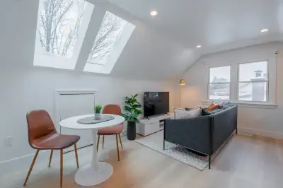 Fully Furnished!! 1 Bed 1 Bath Apartment